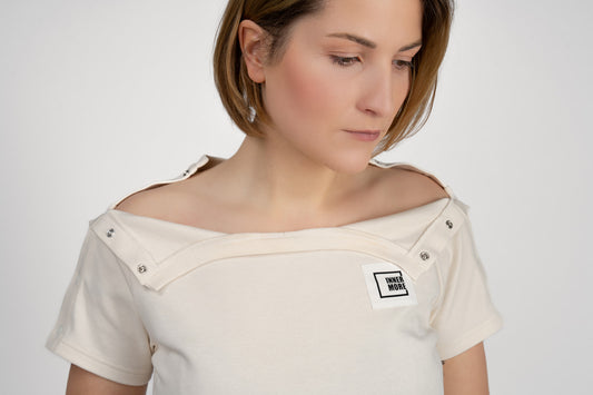 Innermore_erilahendus_trukkidega_naturaalvalge_naiste_mudel_regular_avatud_õlad