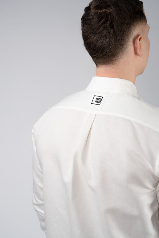 Innermore_magnetitega_triiksark_valge_selg_logo