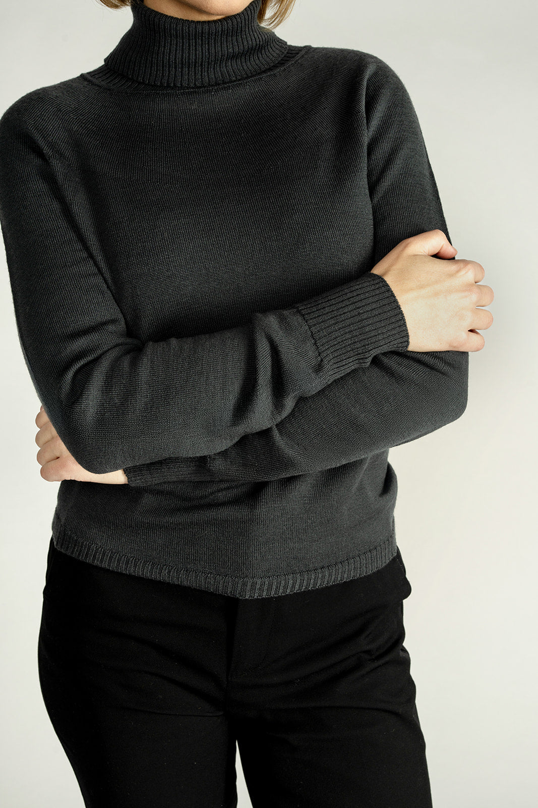 Innermore_meriinovillane__sviiter_grafiit_soonikud_naiste_mudel